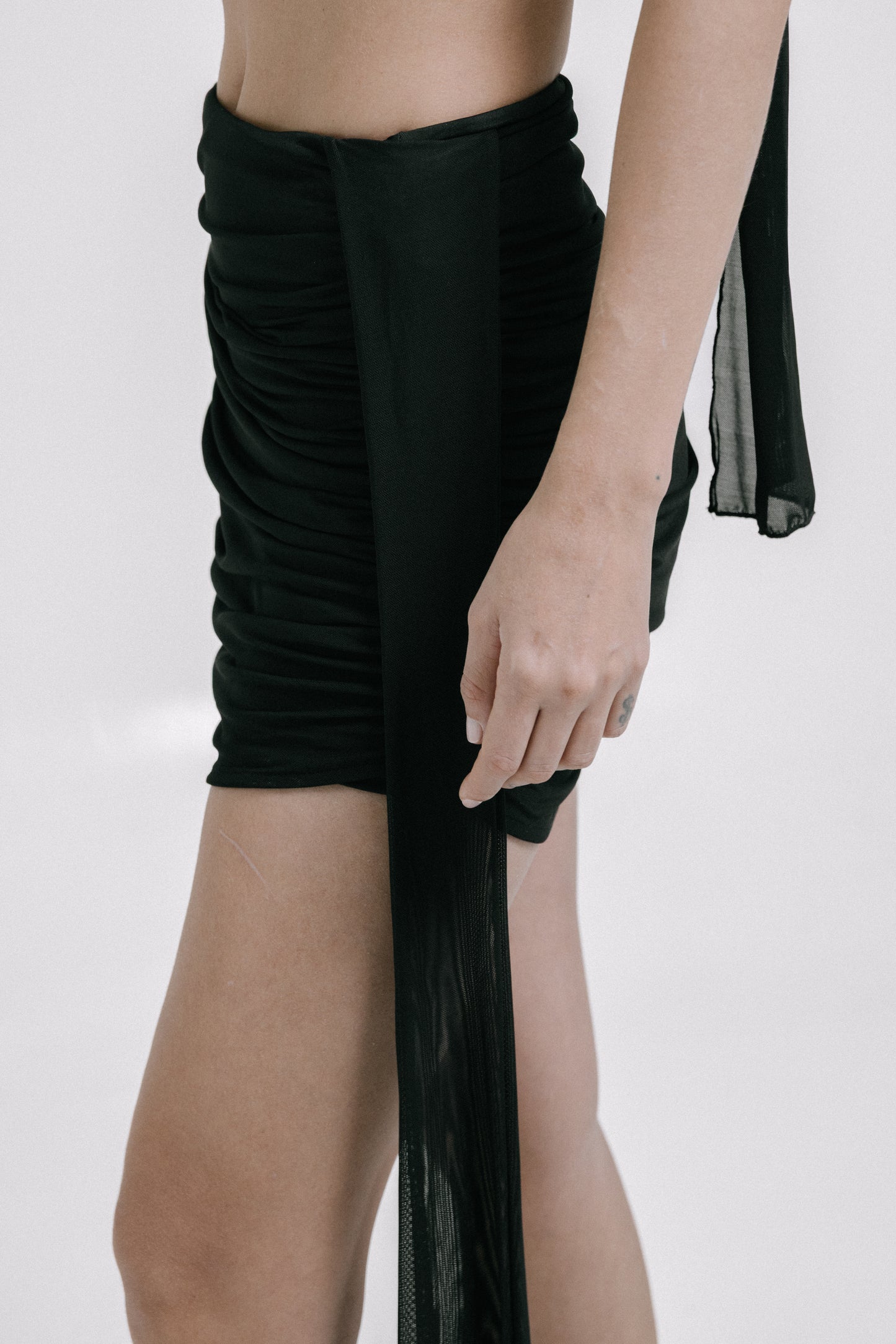 Motion Drape Skirt Negro